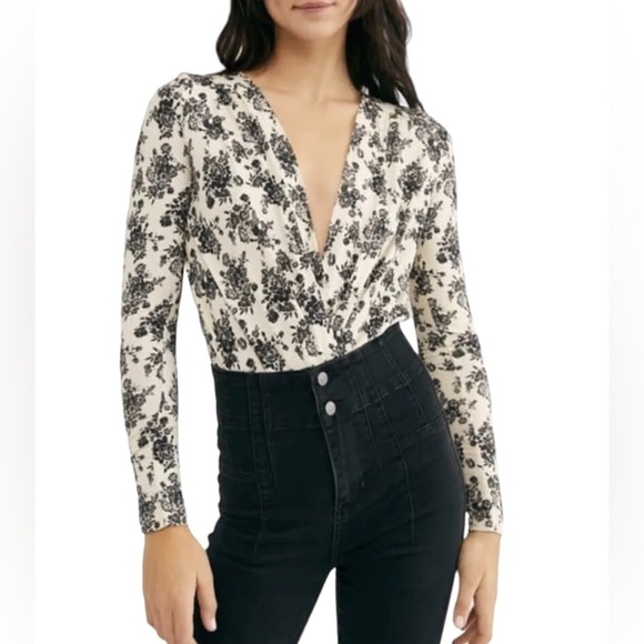 Free People Tops - Free People - Movement Floral Long Sleeve Feminine Bodysuit Sz M